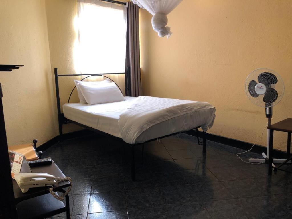 Meley Impala Hotel Munyonyo 外观 照片